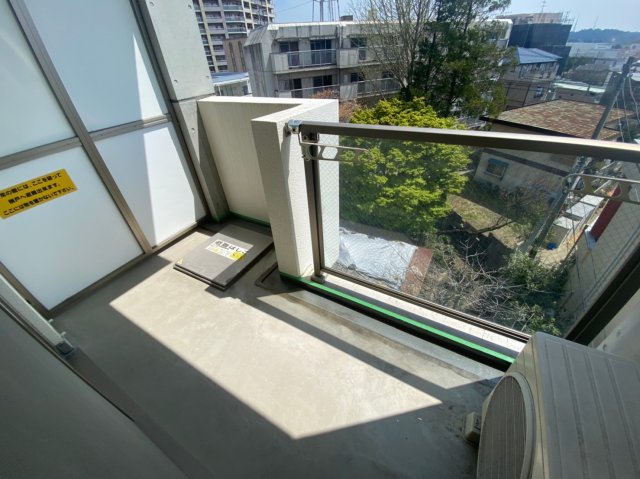 バルコニー　同物件内別号室のお写真になります