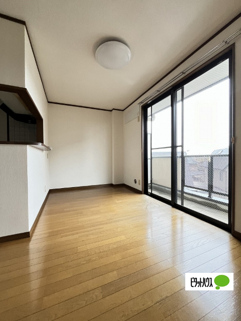 居室・リビング　３０２