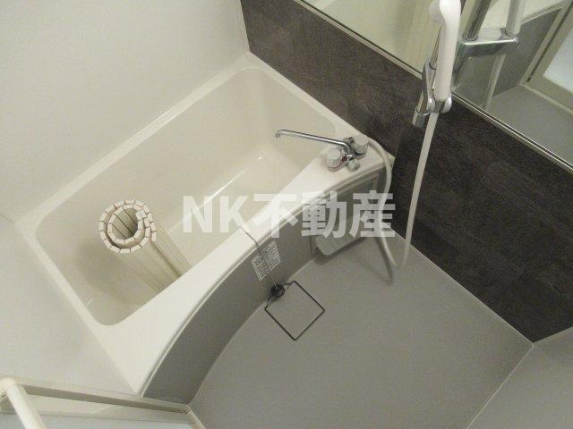 バス・シャワールーム　コンパクトで使いやすいお風呂です