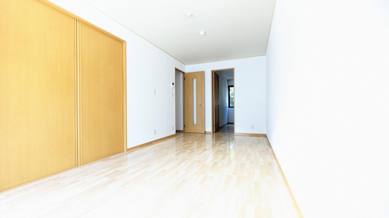 居室・リビング　102号室の写真です