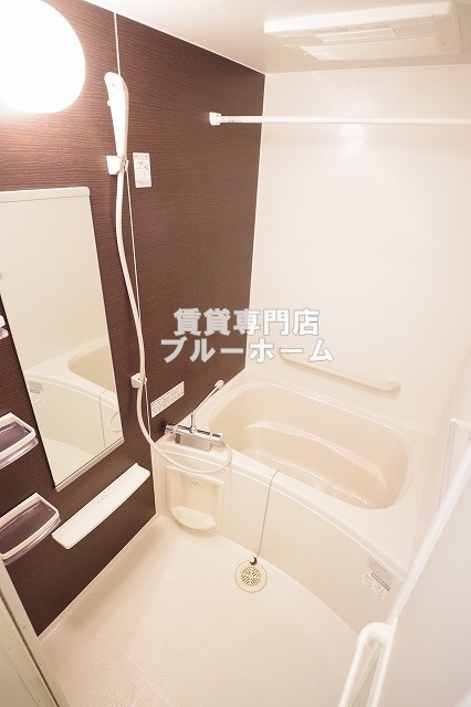 バス・シャワールーム　浴室乾燥機付きのお風呂！