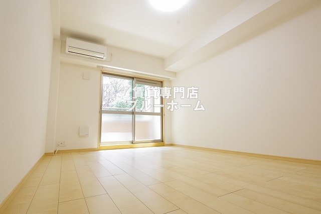 居室・リビング　8.5帖の明るい洋室！