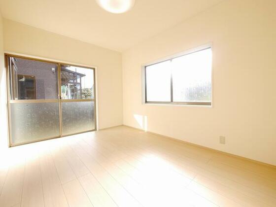 居室・リビング　１階６帖洋室