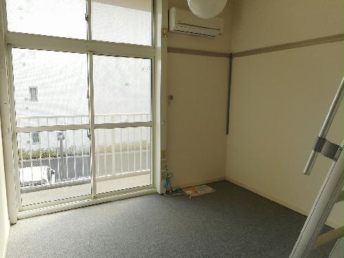 居室・リビング　家具無しの写真です。一階はフローリング仕様