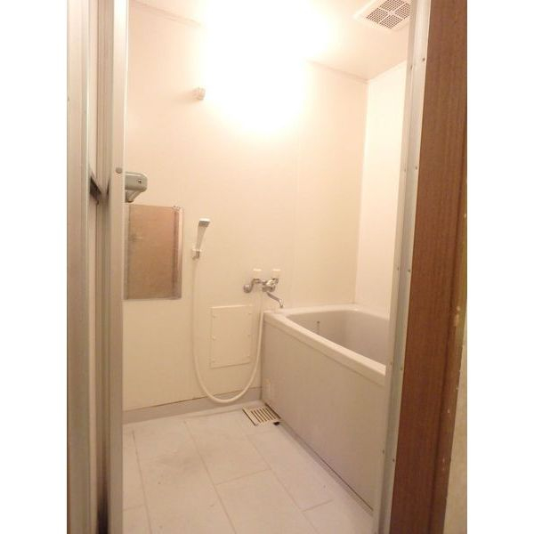 バス・シャワールーム　お風呂で日々の疲れを落としましょう