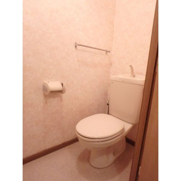 トイレ　ゆったりとした空間のトイレです