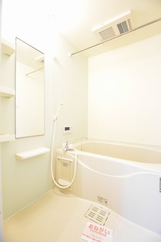 バス・シャワールーム　コンパクトで使いやすいお風呂です