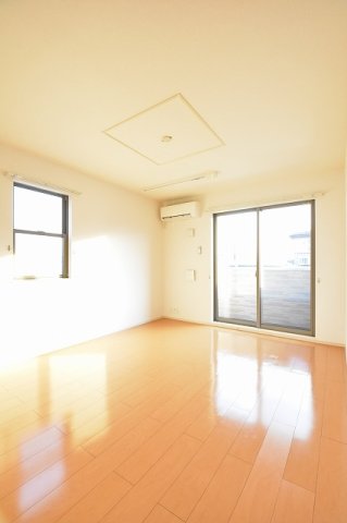 居室・リビング　使いやすい居間です