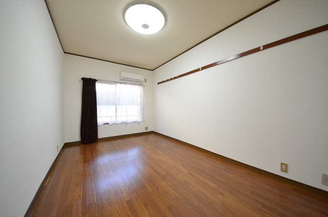 居室・リビング　★大きな窓が、お部屋を明るくしてくれます★