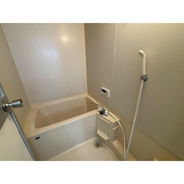 バス・シャワールーム　コンパクトで使いやすいお風呂です