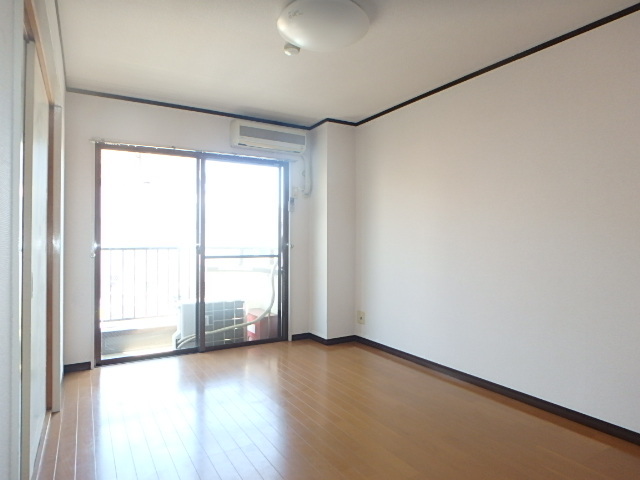 居室・リビング　写真は中部屋になります