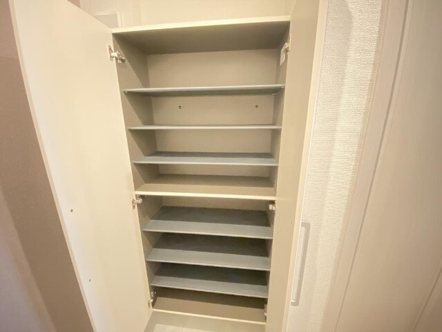 玄関　同物件別室のイメージ写真を掲載しています