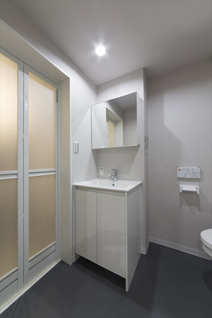 洗面設備　収納スペースが使い勝手の良い洗面台です！