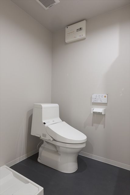 トイレ　温水洗浄便座機能付き♪