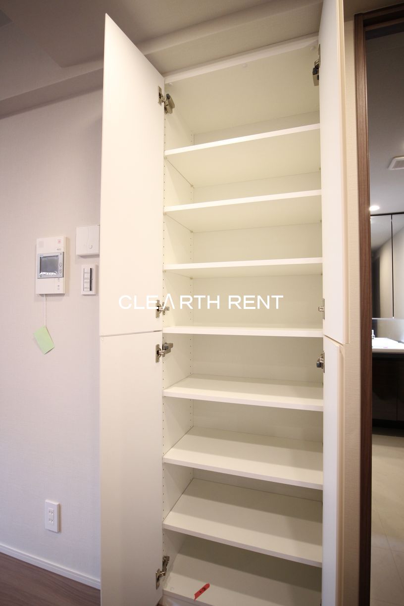 収納　同タイプ別住戸写真となります。現況と異なる場合がございます。