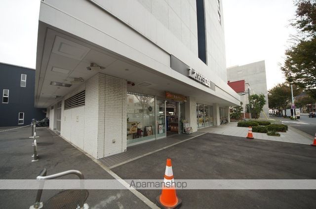 コンビニ　ローソン（コンビニ）まで670m