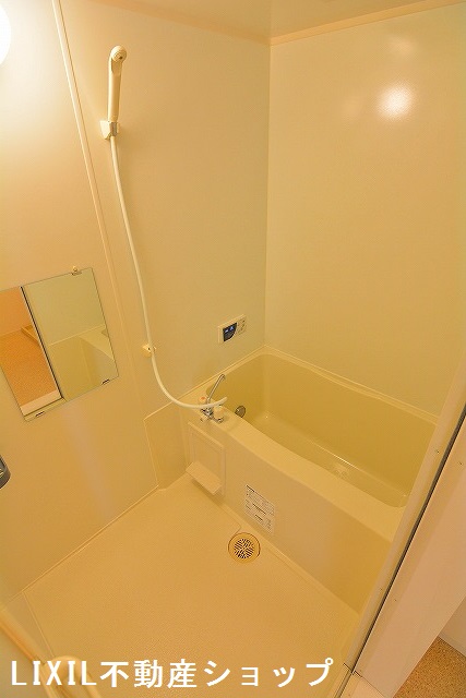 バス・シャワールーム　追い焚き機能付きの浴室です。