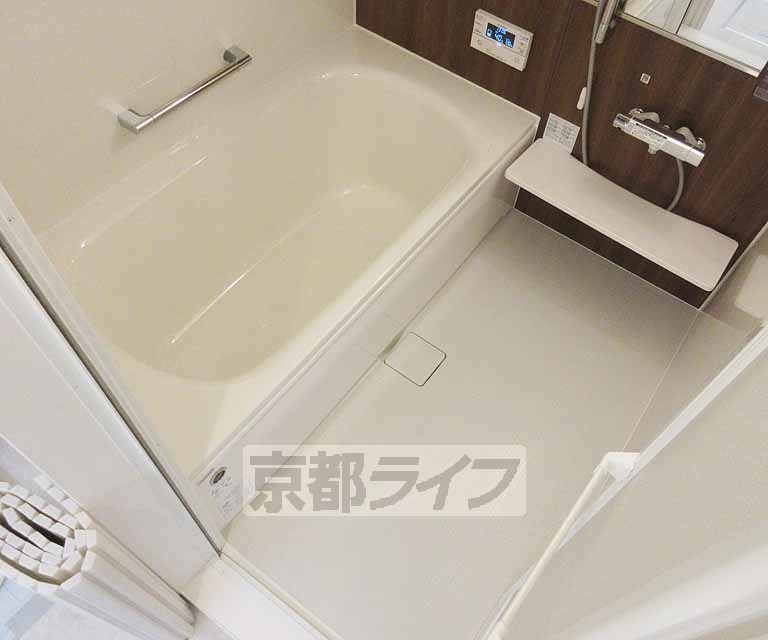 バス・シャワールーム　コンパクトなお風呂です