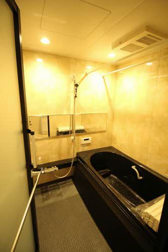 バス・シャワールーム　追い焚き機能付き