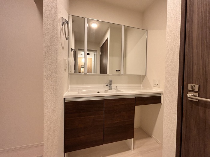 洗面設備　脱衣スペースもあります