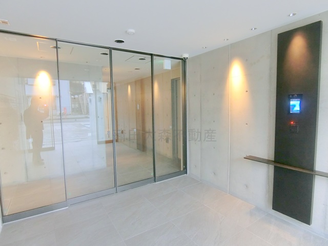 エントランス　防犯カメラTVモニター付オートロック宅配BOXメールBOX管