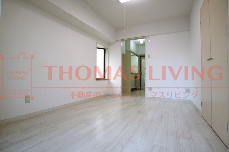 居室・リビング　広々とした洋室スペース御座いますよ。