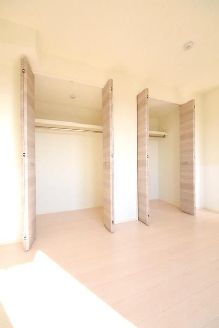 その他設備　奥行きのあるクローゼット