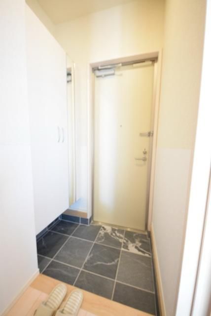 玄関　トールサイズシューズボックス付き玄関