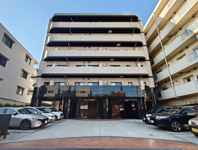 建物外観　駅から徒歩１０分