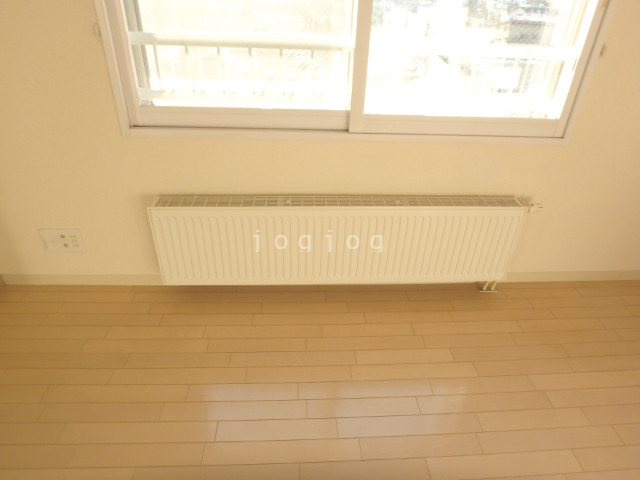 その他設備　パネルヒーター