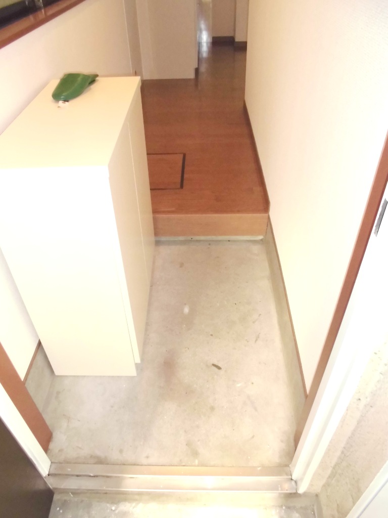 玄関　玄関にはシューズBOXあり☆