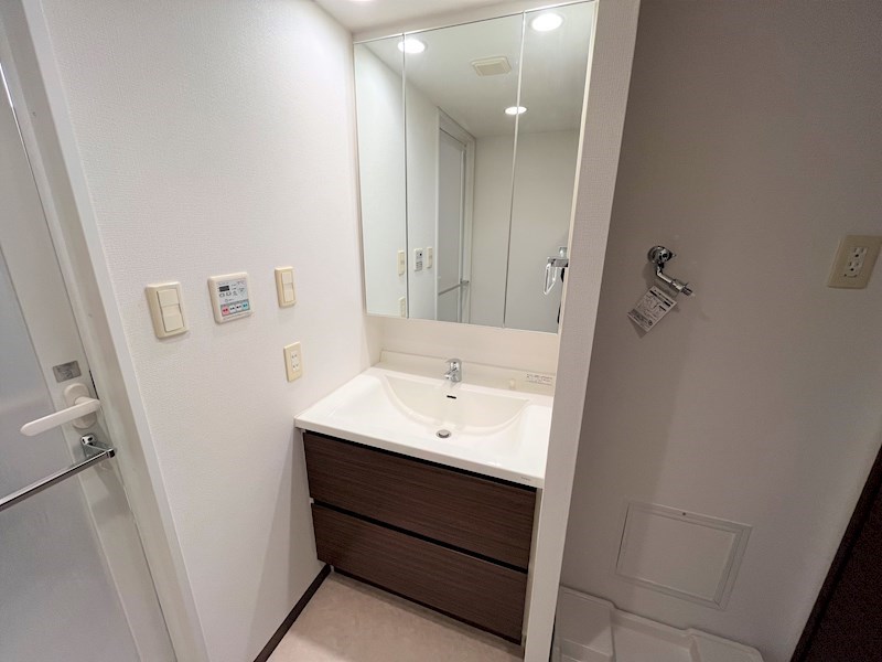洗面設備　別部屋参照写真