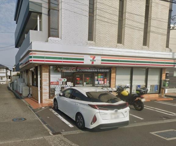 コンビニ　セブンイレブン（コンビニ）まで665m