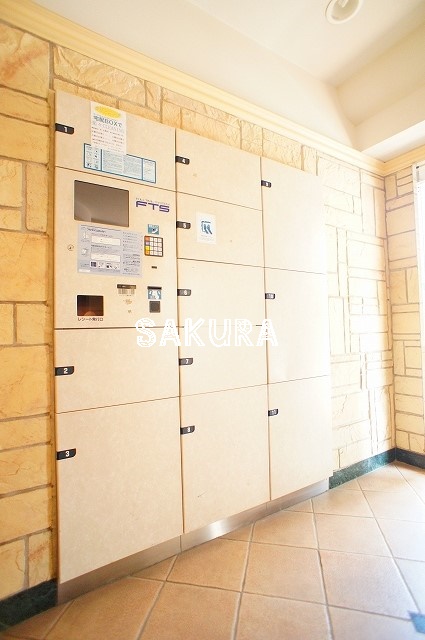 その他共有部分　外出の多い方でも安心の宅配ボックス付き♪