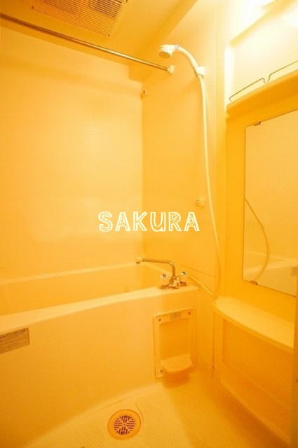 バス・シャワールーム　雨の日でも安心の浴室乾燥機付きです♪