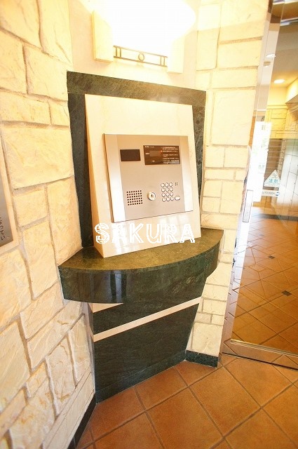 セキュリティ　女性の方でも安心のモニター付きオートロック♪