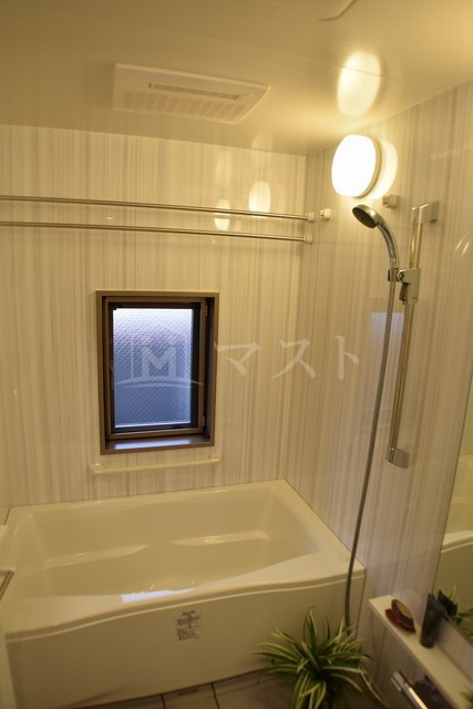 バス・シャワールーム　ゆったりくつろげる浴室