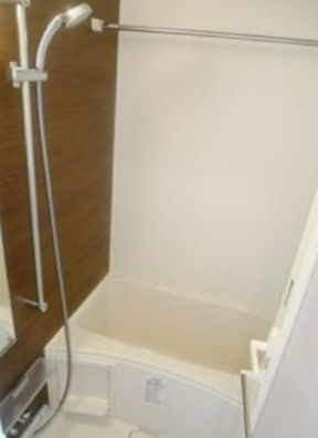 バス・シャワールーム　落ち着いた空間のお風呂です