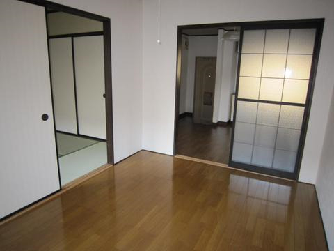 居室・リビング　※写真は別室です