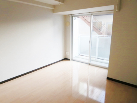 居室・リビング　写真は２０５号室です