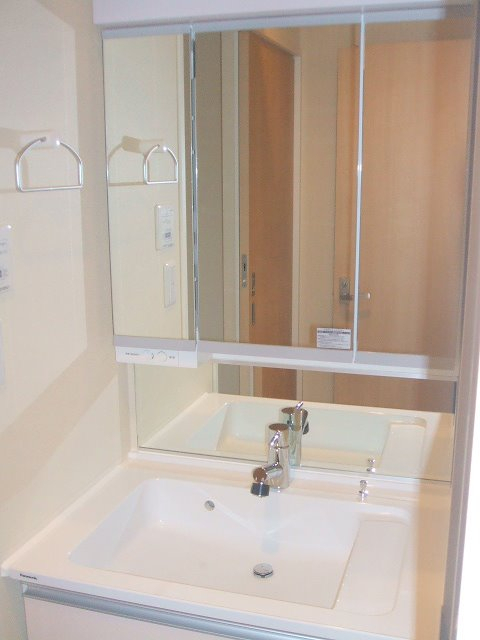 洗面設備　3面鏡独立洗面台