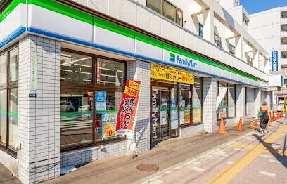 コンビニ　ファミリーマート東札幌店（コンビニ）まで226m