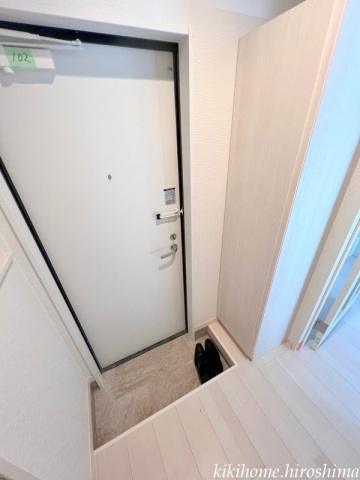 玄関　写真は別のお部屋です。現況優先ください。