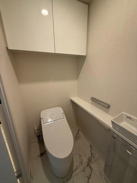 トイレ　手洗いカウンター付き