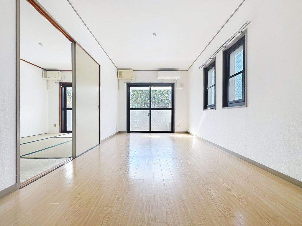 居室・リビング　※参考写真（別階別部屋）