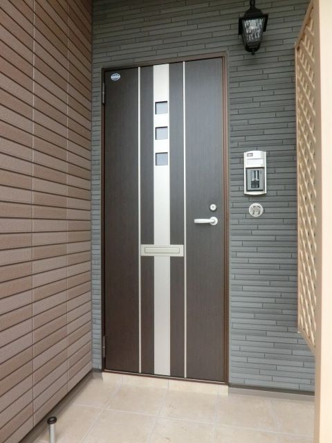 セキュリティ　モニターホン付きの玄関です