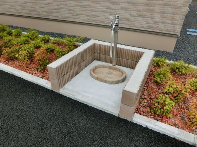 その他共有部分　お散歩帰りに便利なペット足洗い場です