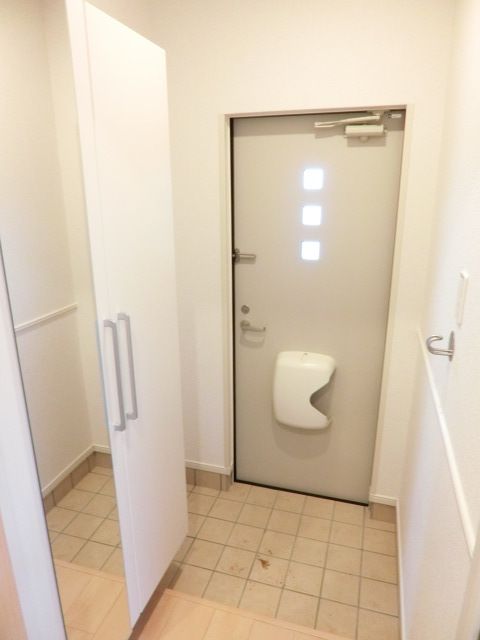 玄関　玄関収納もたっぷりです