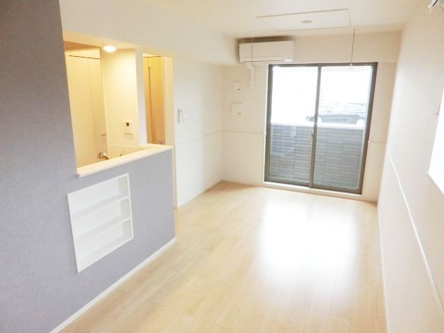 居室・リビング　アクセントクロスのオシャレなリビングスペースです