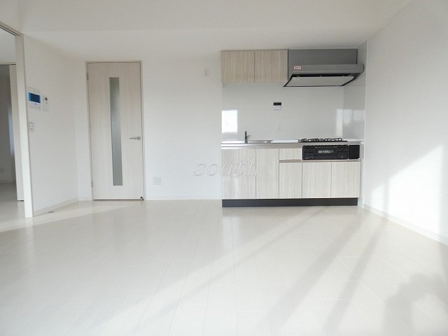 居室・リビング　洗練された清潔感漂う清楚な仕上がり